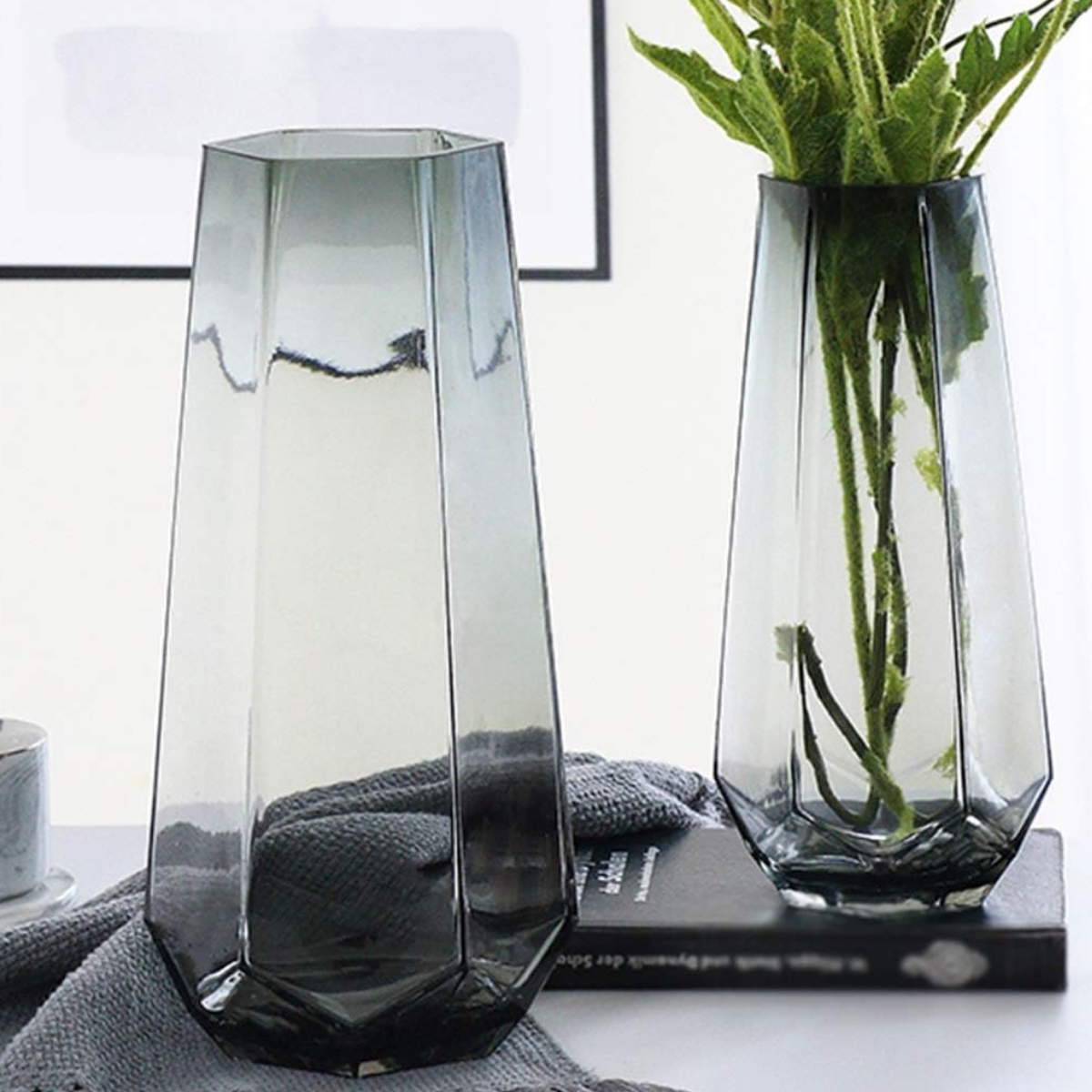 Florero Decorativo Geometrico Hexagonal De Vidrio Oscuro S